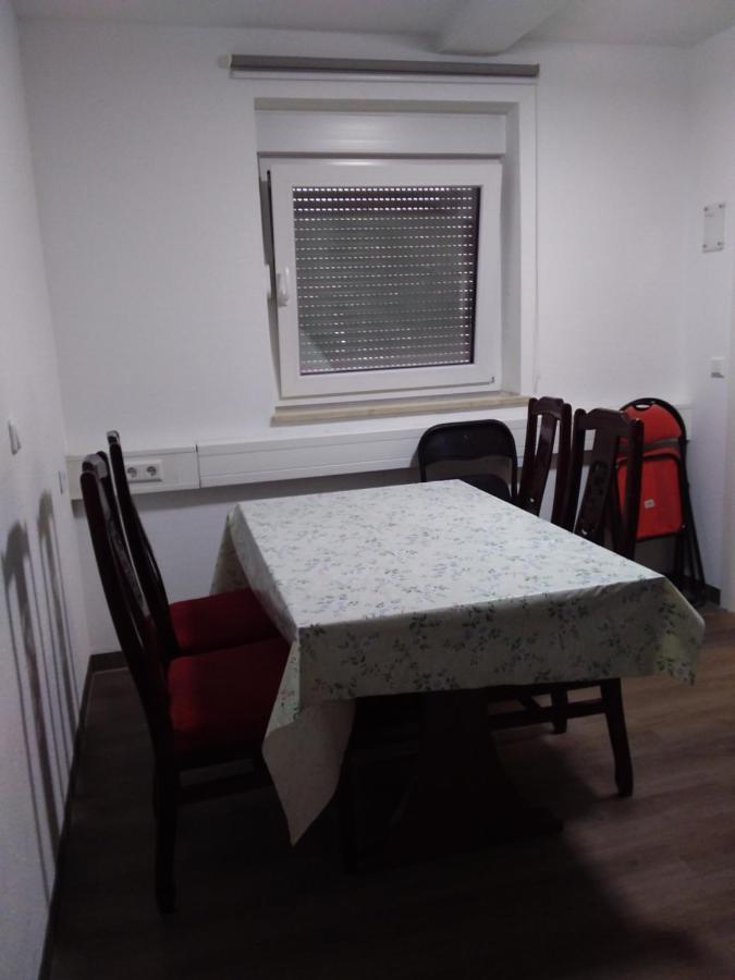 Nguyen Le 3 Schlafzimmer, 7 Bette,Dusche, 2 Wc , Kueche Ab 2 Uebernachtungen Нойкирх Экстерьер фото